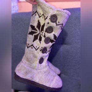 size 7 fuzzy winter boots